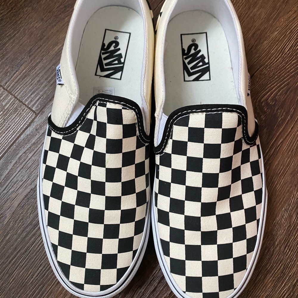 Black and white checkered classic vans slip-on